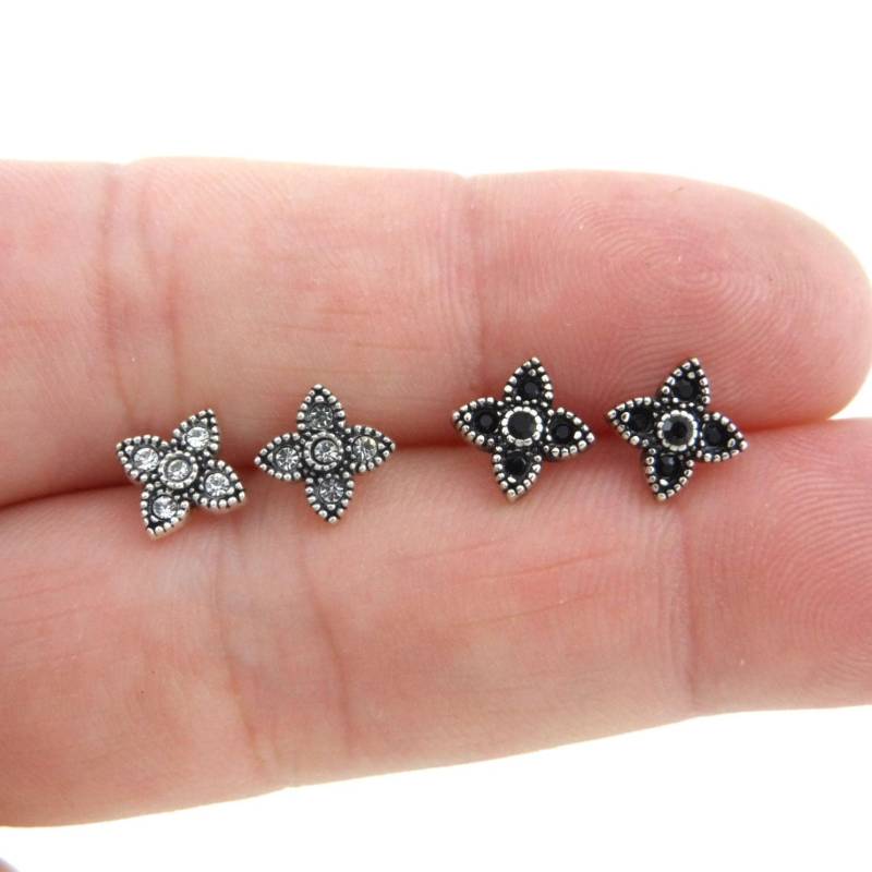 Winzige Starburst-Ohrstecker in Sterling Silber, Starburst Ohrringe, Kinder Zierliche Ohrstecker, Kleine Knorpel Ohrstecker von maebeas