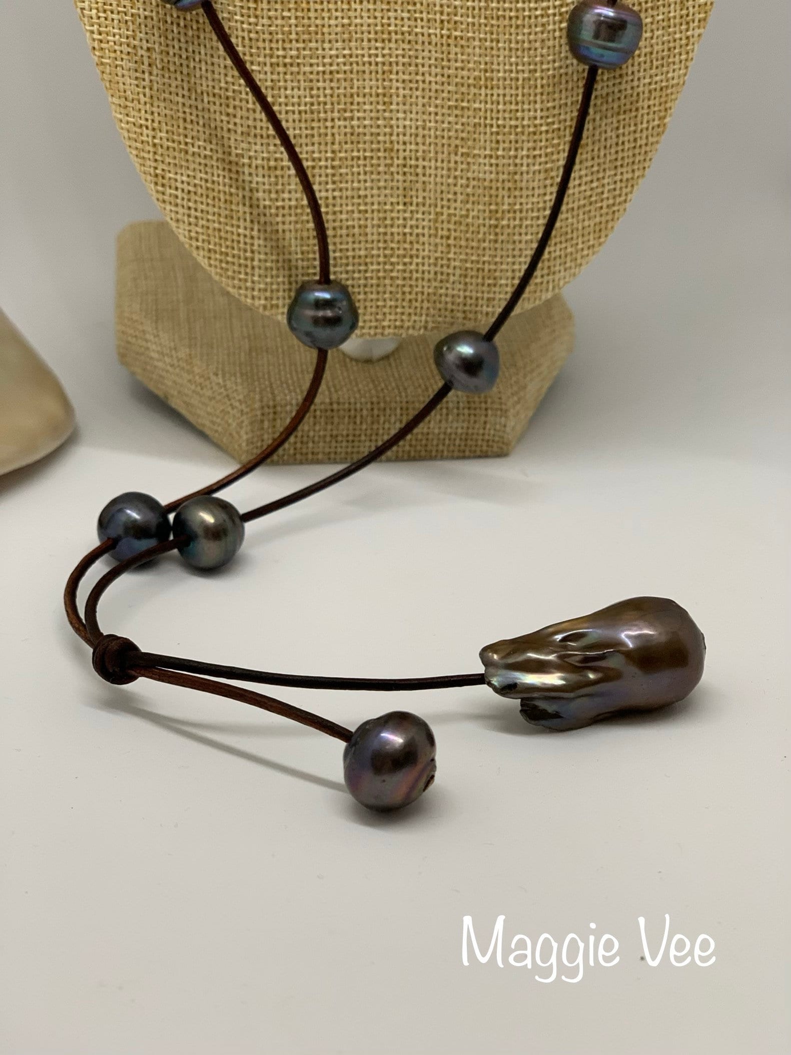 Braun Und Schwarz Süßwasser Perle Anhänger & Schwarze Halskette Braun Und Schwarz Süßwasser Perle Anhänger & Schwarze Halskette von maggievee