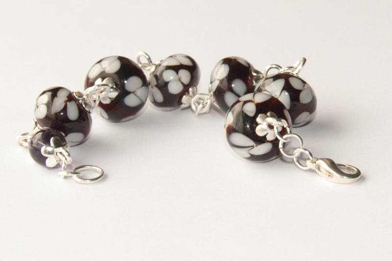 Handgefertigtes Versilbertes Armband Mit Amber Lampwork Glasperlen Handgefertigtes Versilbertes Armband Mit Amber Lampwork Glasperlen von magicflyingboots