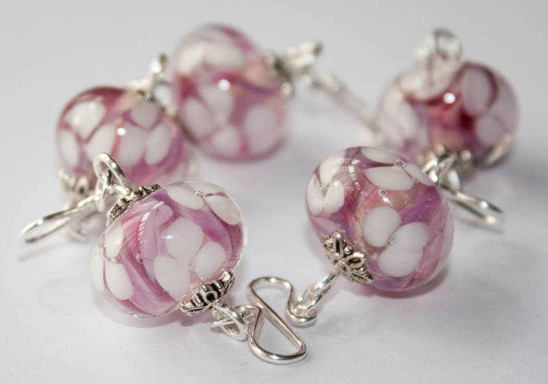 Handgemachte Silber Vergoldet Armband Mit Murano-Glas Pink & Weiße Blume Perlen von magicflyingboots