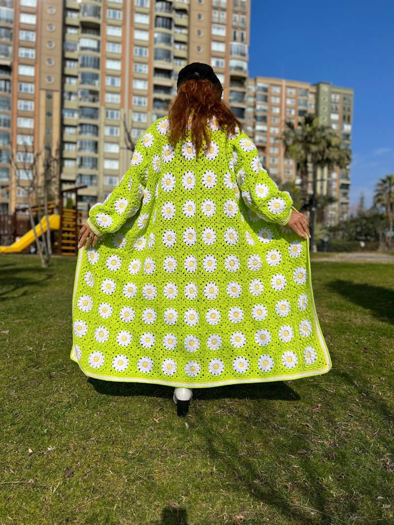 Daisy Cardigan, Oma Square Häkeljacke, Grüner Blumenmantel, Strickpullover, Hippie-Cardigan, Floraler Pullover, Oversize-Cardigan von magnumopusarzu