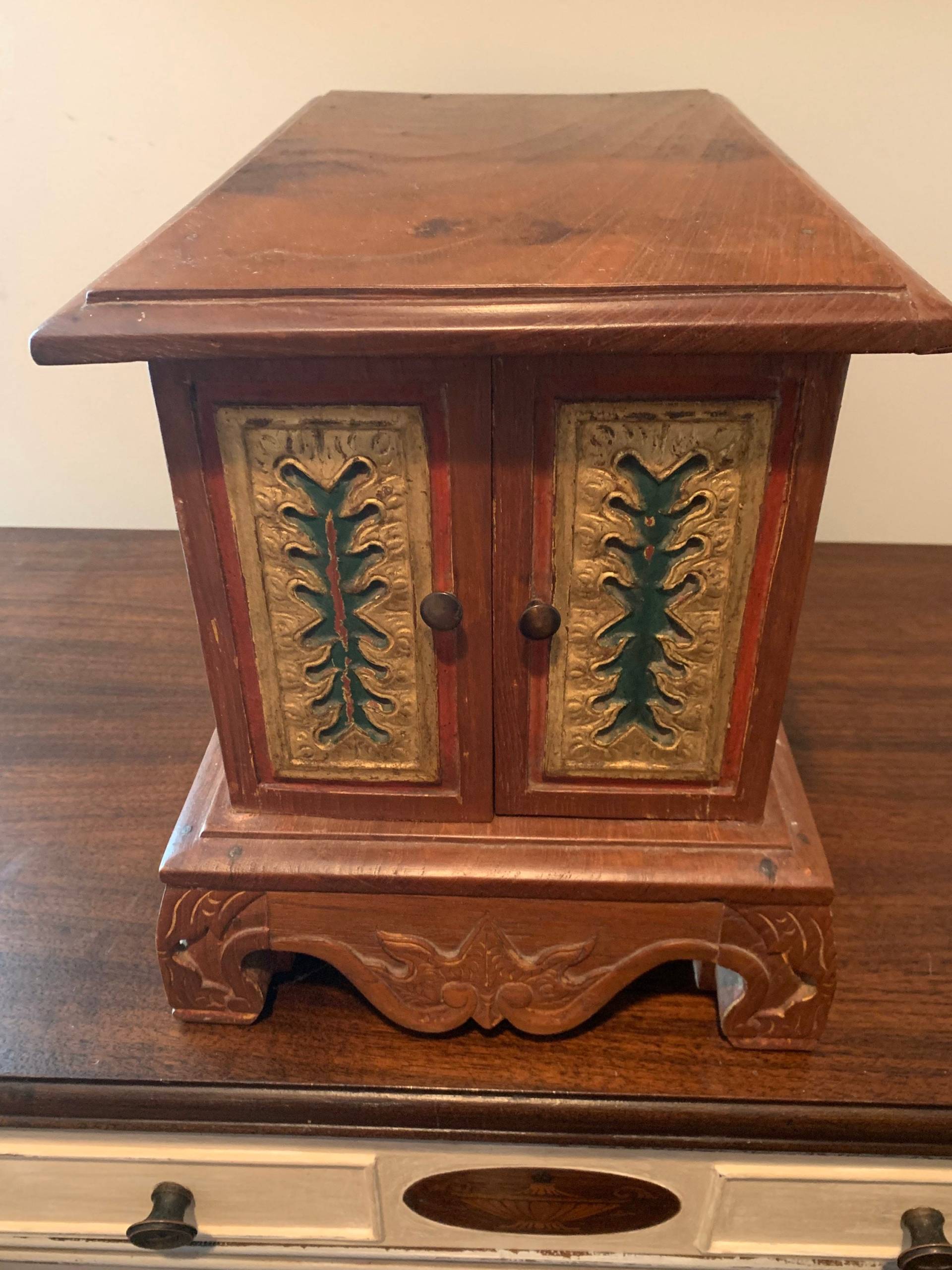 Vintage Verzierte Schmucktruhe Aus Geschnitztem Holz Kleine Schmuckschatulle Mit 3 Schubladen von magpiesvintageflea