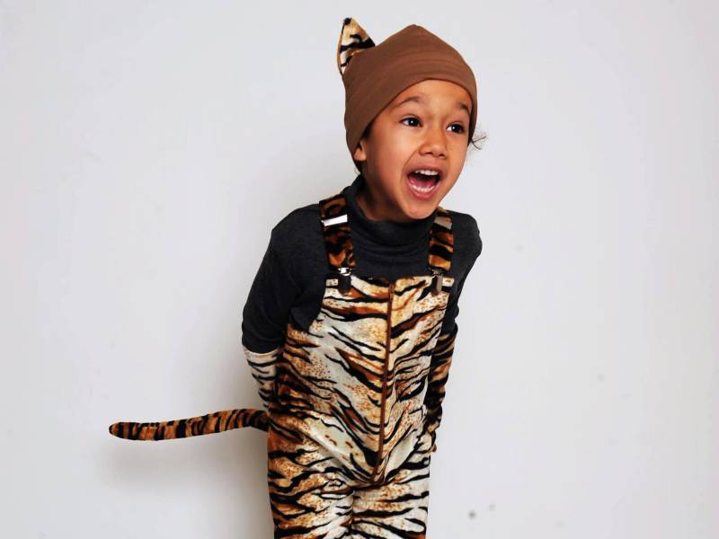 Leoparden Oder Tiger Set, Leokostümset , Raubtierhose, Tigerkostüm, Mütze, Latzhose, Halloween, Halloweenkostüm, Kinderkostüm von maiiberlin