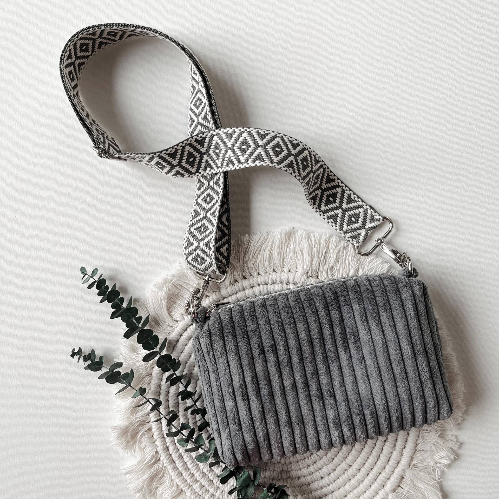 Kleine Umhängetasche Cord Samt | Crossbody Handtasche Boho Bag Skandi von maimoiselle