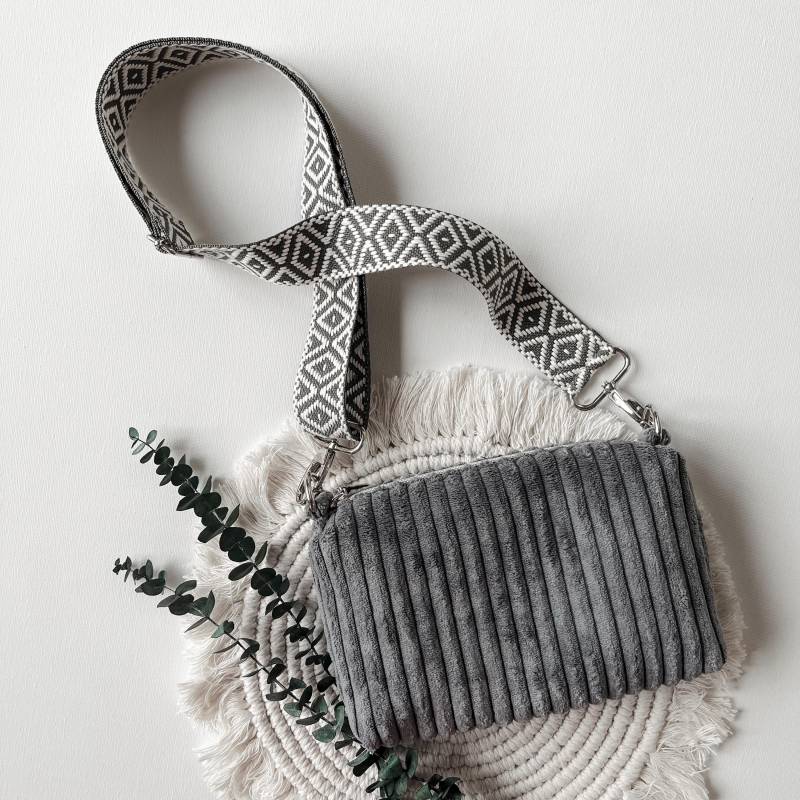 Kleine Umhängetasche Cord Samt | Crossbody Handtasche Boho Bag Skandi von maimoiselle