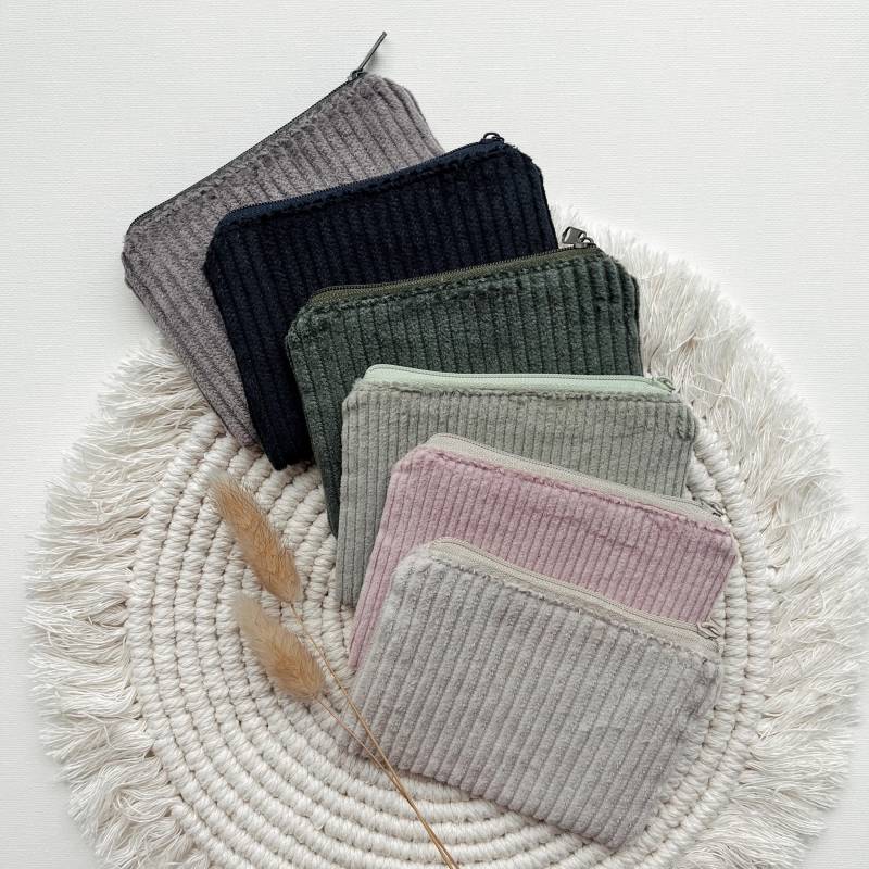 Mini Portemonnaie Aus Cord, Personalisiert Mit Name, Bestickt | Geldbörse Etui Unisex von maimoiselle