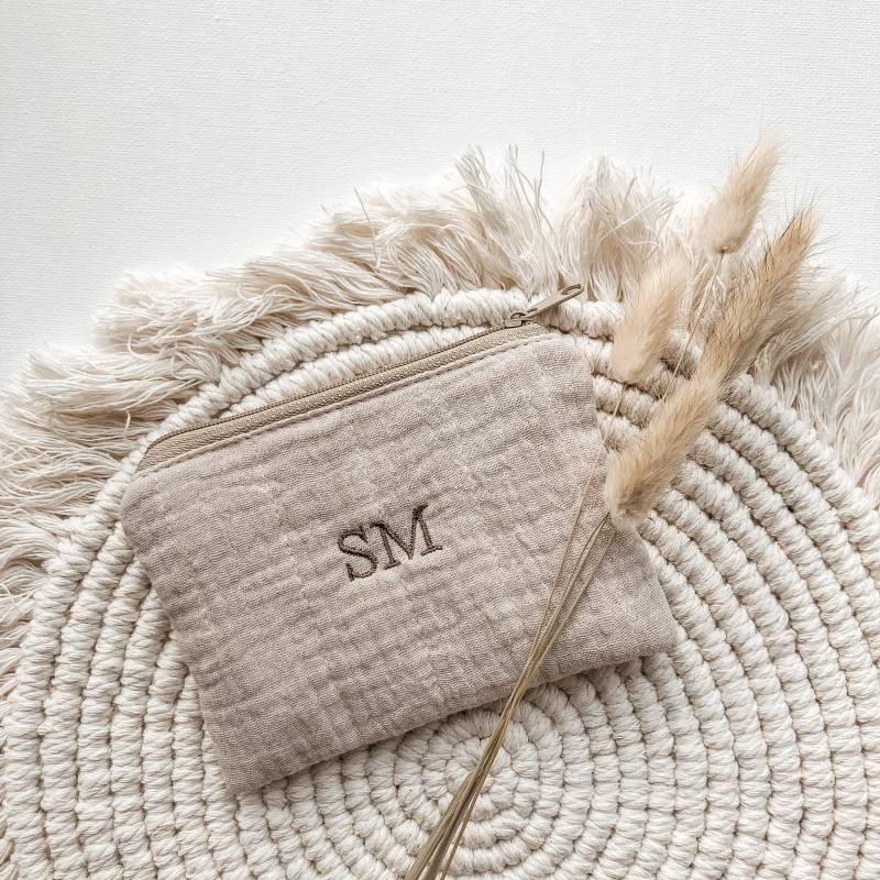 Mini Portemonnaie Aus Musselin, Personalisiert Mit Name, Bestickt | Geldbörse Etui Unisex von maimoiselle