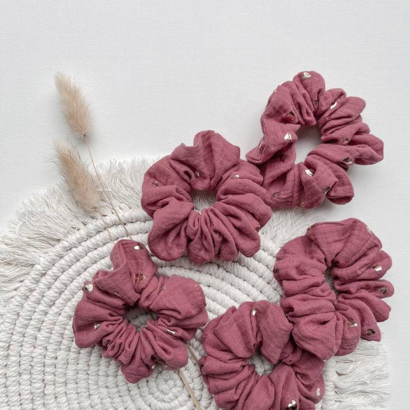 Scrunchie Aus Musselin, Altrosa, Mit Herzen Gold | Haargummi Für Damen Zopfgummi Mädchen Handmade von maimoiselle