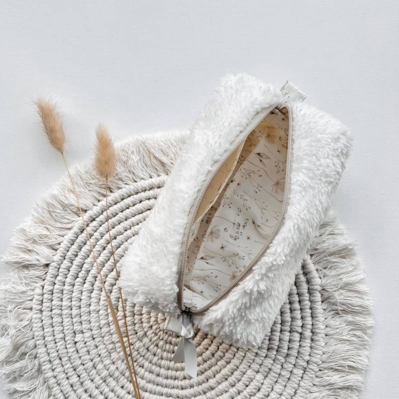 Teddy Kosmetiktasche Weiß | Etui Kulturbeutel Schminktasche Make Up Tasche von maimoiselle