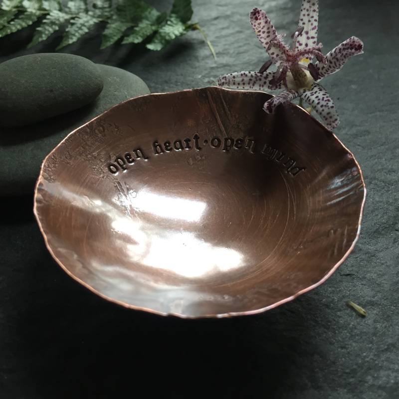 Offener Herz Geist - Warme Kupfer-Angebotsschüssel Mit Kleiner Matte/Beutel von mairedodd