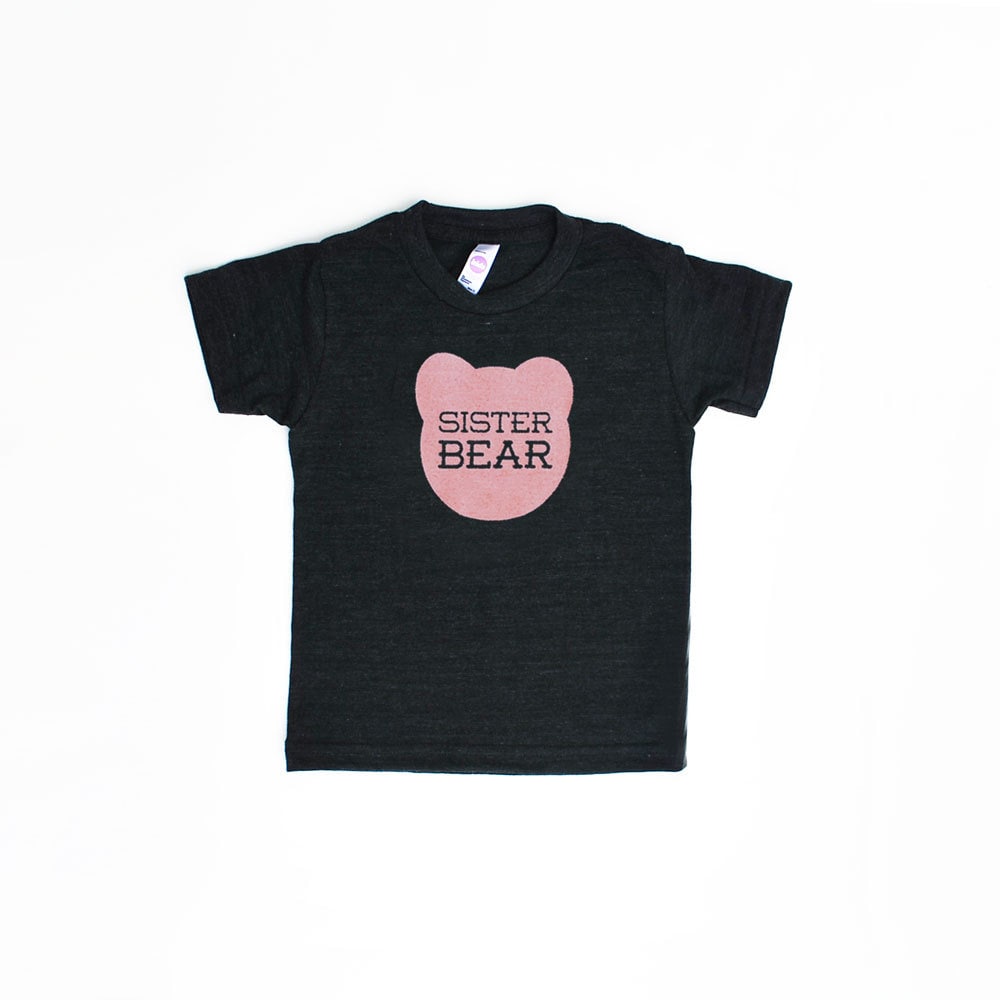 Schwester Bär Kinder Kleinkind Triblend Heather Schwarz Tshirt Mit Rosa Druck von maisonwares