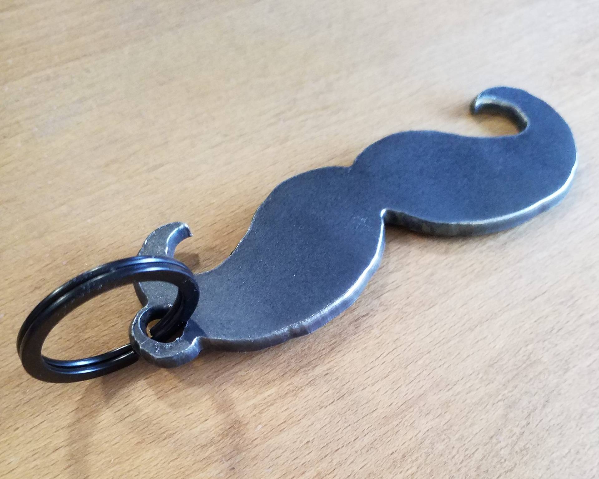 Schnurrbart Schlüsselanhänger & Flaschenöffner Schnurrbart Schlüsselanhänger & Flaschenöffner von makertable