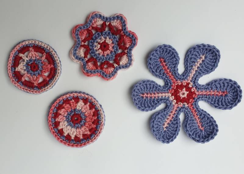 4 Teiliges Häkelapplikations Set, Handgehäkelte Blumen Und Rosetten Zum Aufpimpen Verschönern 4 Teiliges Häkelapplikations Set, Handgehäkelte Blumen Und Rosetten Zum Aufpimpen Verschönern von makrameewerk