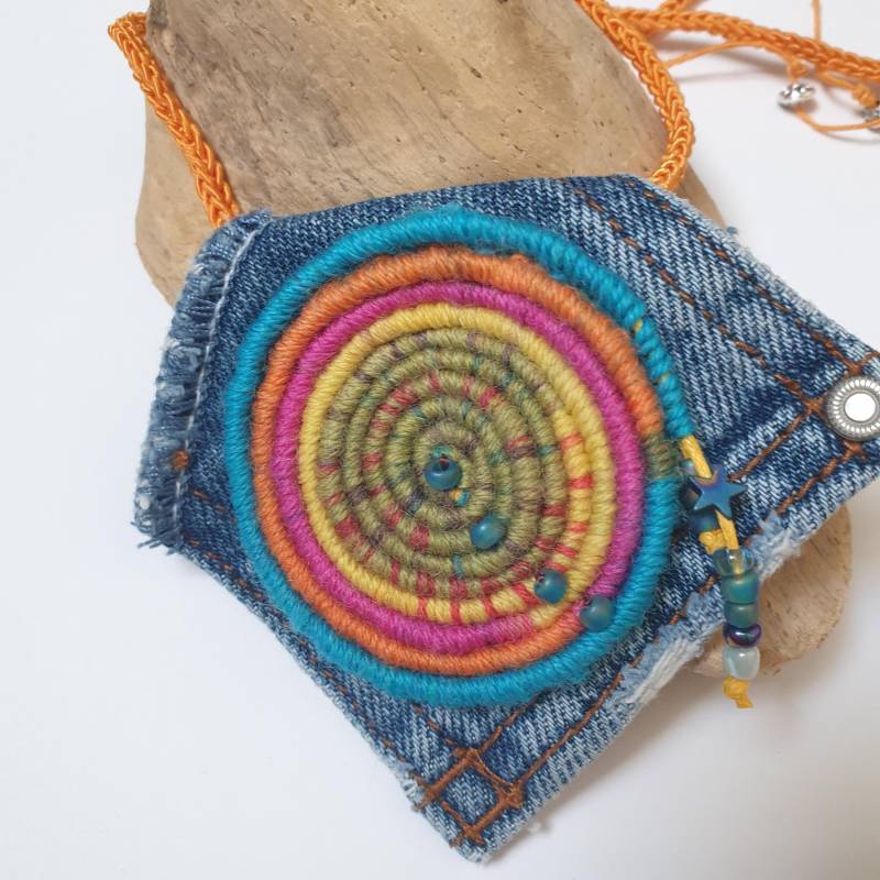 Außergewöhnliche Und Extravagante Textilkette Außergewöhnliche Und Extravagante Textilkette von makrameewerk