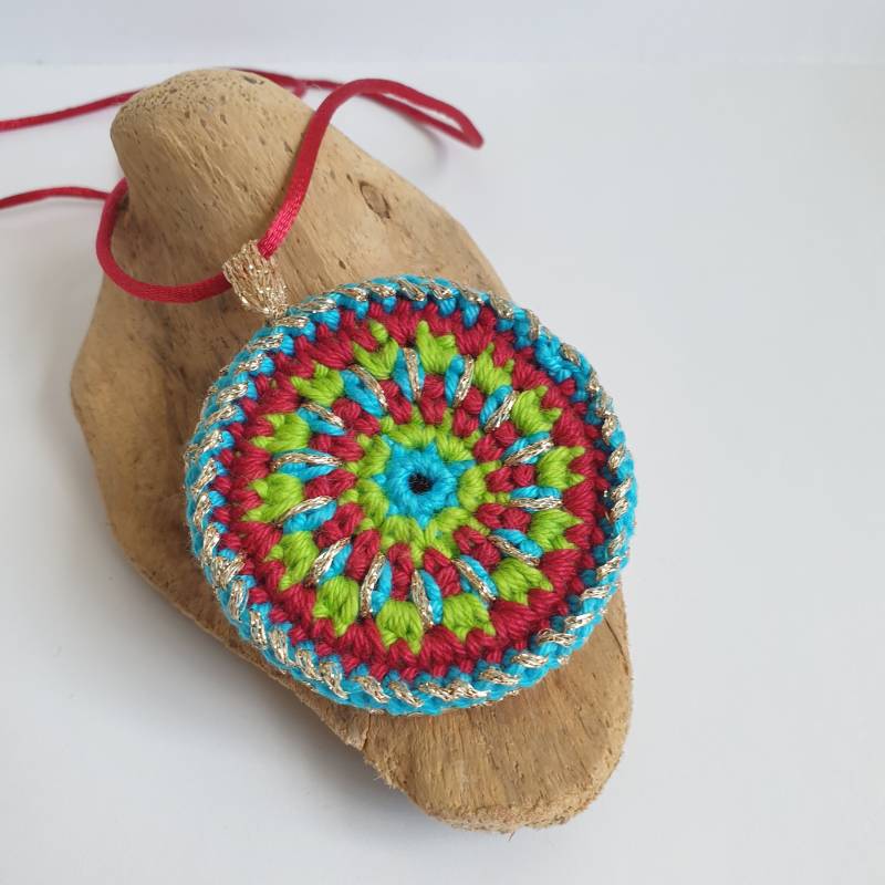 Bunte Mandalakette, Gute Laune Häkelkette Mit Glitzer von makrameewerk