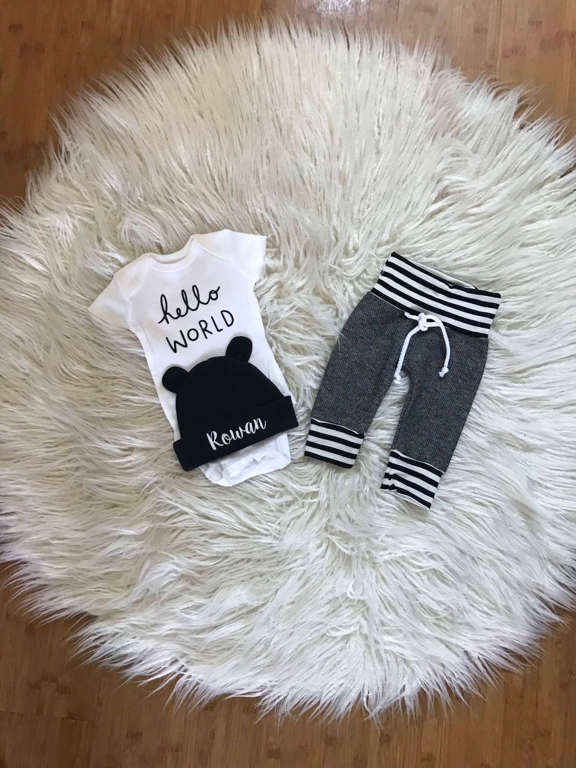 Baby Boy Coming Home Outfit Jungen Personalisierte Junge Mütze Baby-Dusche-Geschenk Baby-Geschenk-Kleidung Neue Mama Geschenke von maliakidsclothing