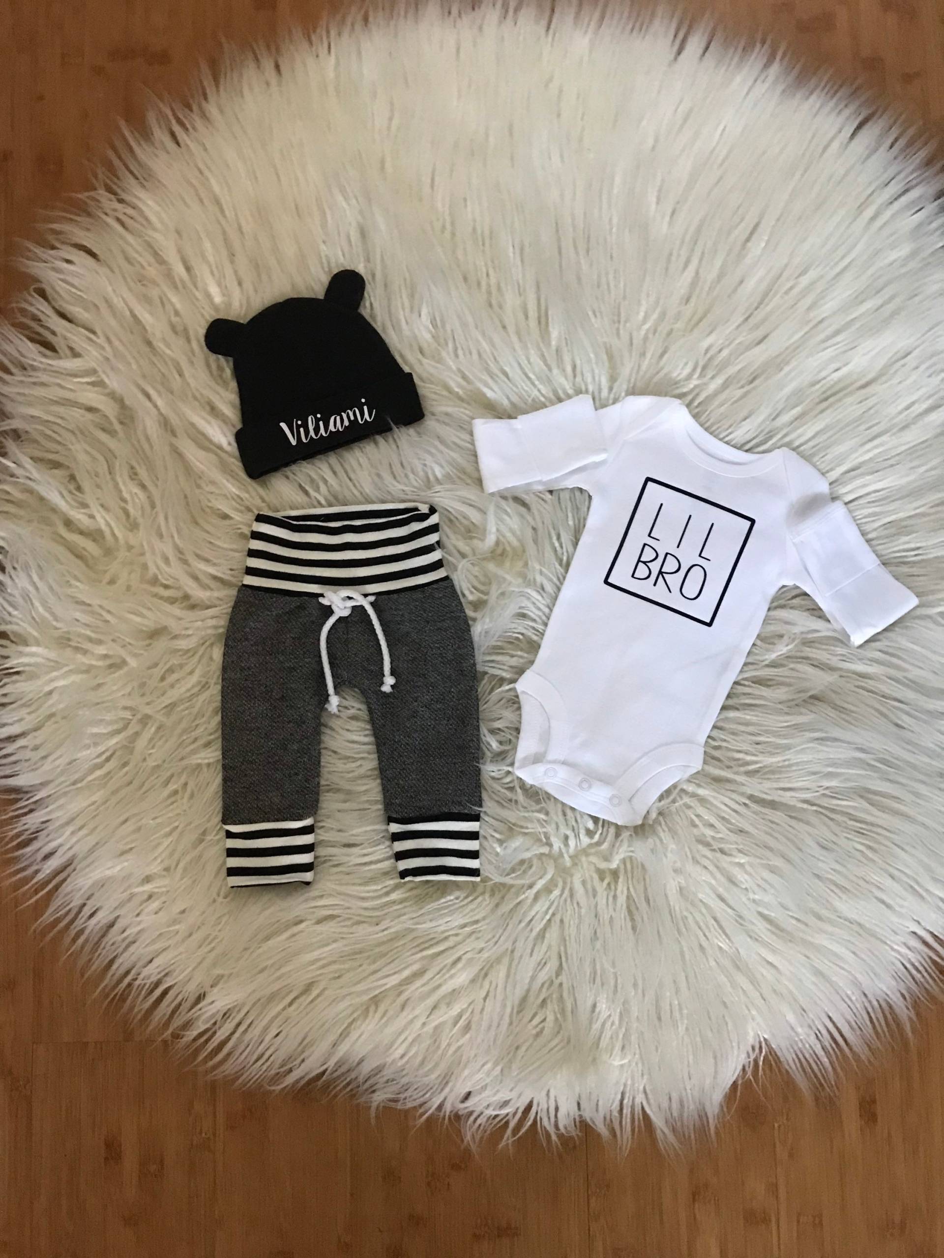 Neugeborenen Jungen Coming Home Outfit Baby Junge Personalisiert Mütze Shower Geschenk Kleidung Neue Mama Geschenke von maliakidsclothing