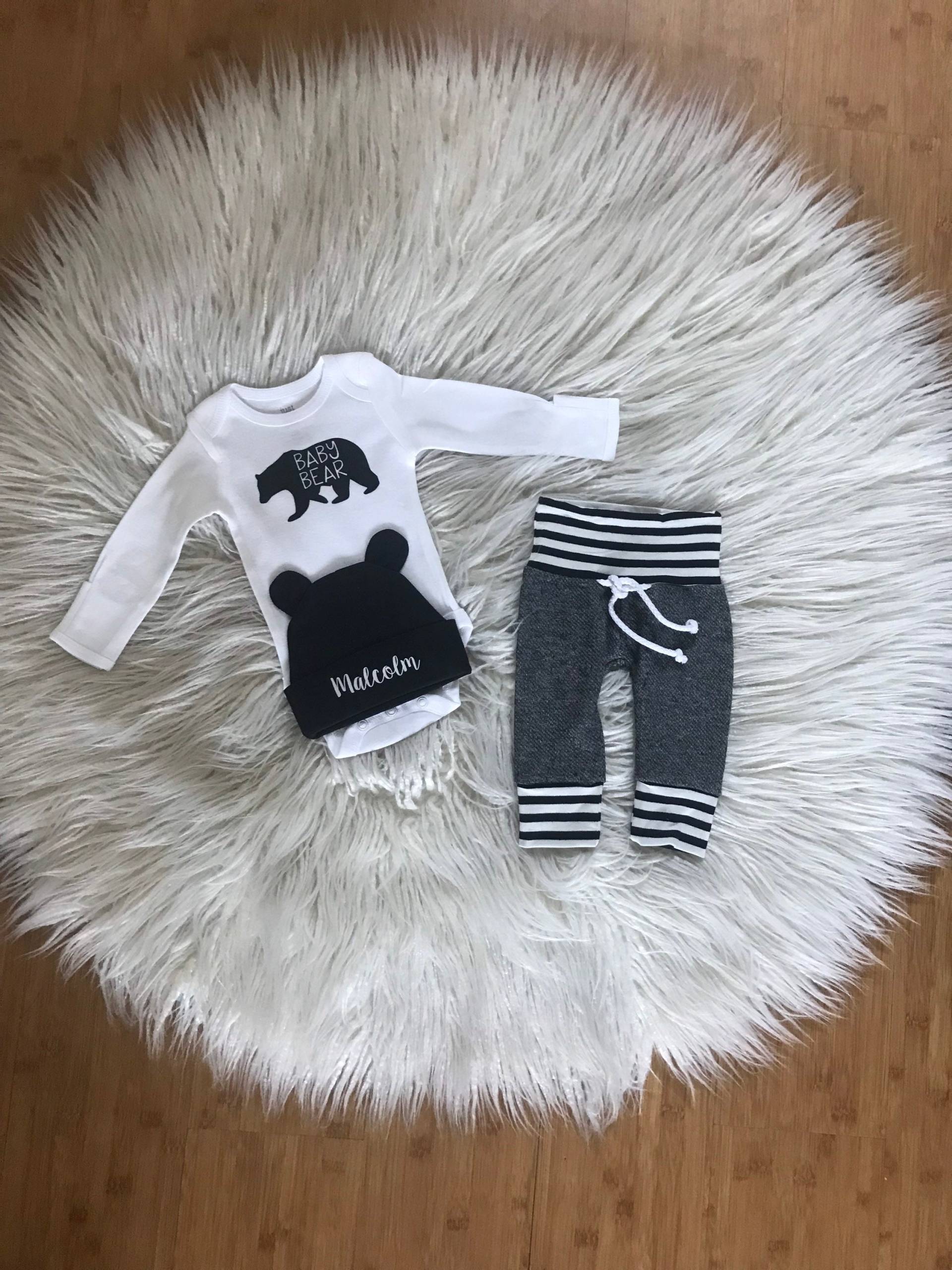 Neugeborenen Jungen Coming Home Outfit Baby Junge Personalisiert Mütze Shower Geschenk Kleidung Neue Mama Geschenke von maliakidsclothing