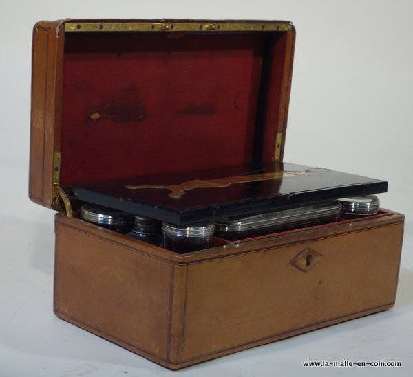 R1740 Toilette Kristall Und Silber Box von malleencoin