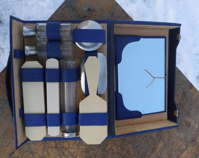 R423 Notwendig, Wc Blau Leder von malleencoin