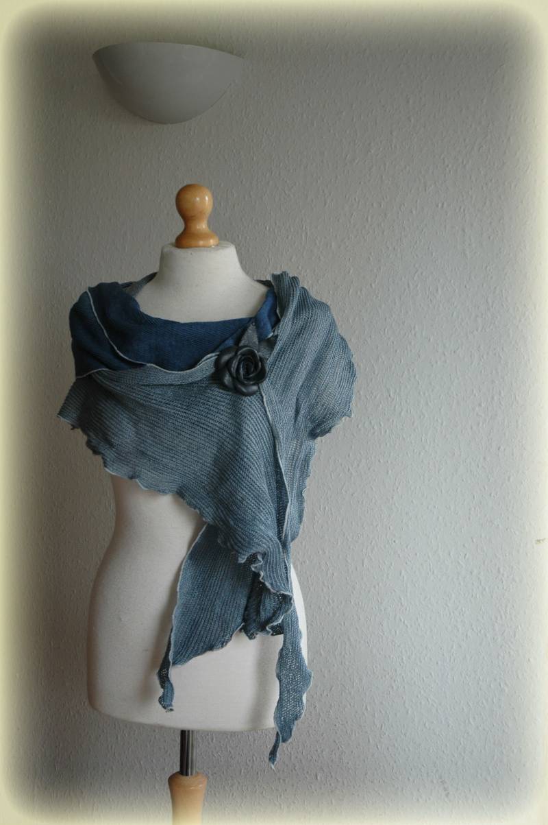 Blaue Leinen Schal, Grau Gestrickt Handgefärbt, Einzigartige Kunst, Leder Brosche, Jeans Wrap Schals, Kleidung Plus Größe von malowanelnem
