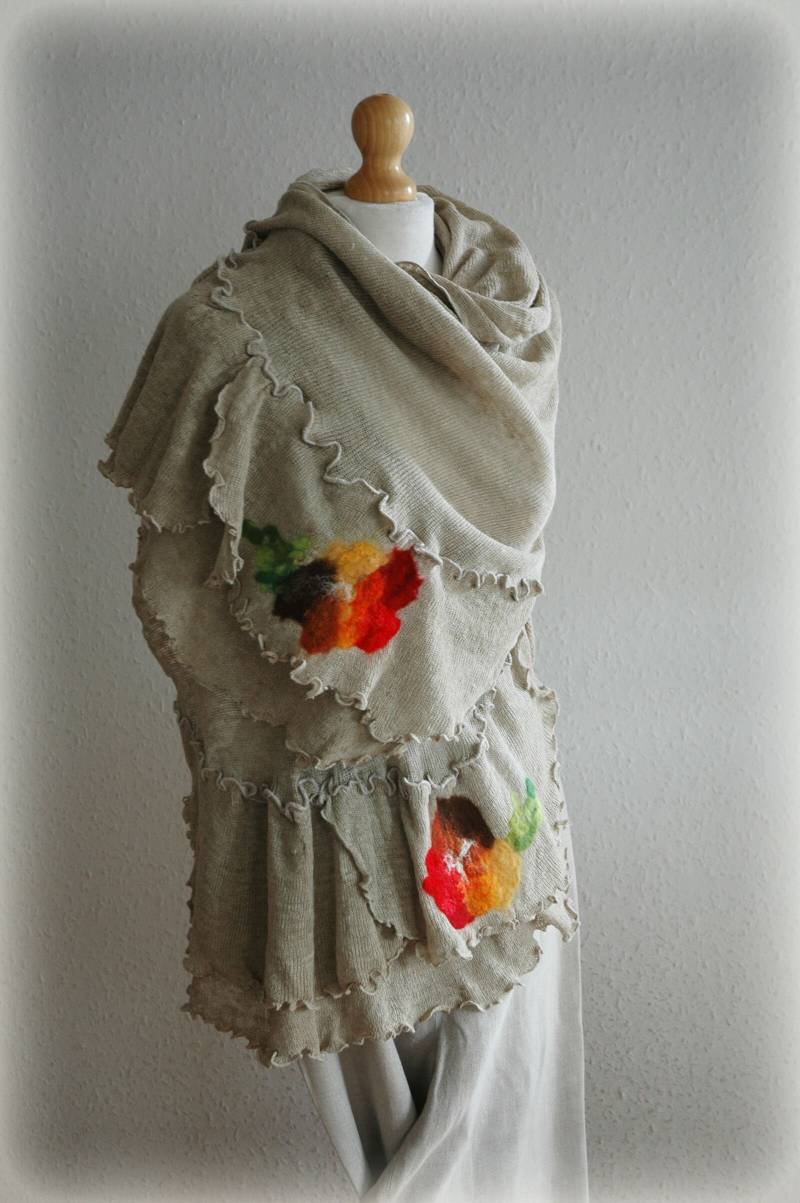 Gestrickte Leinenstola Wrap Graue Filzblumenapplikation, Umweltfreundlich von malowanelnem