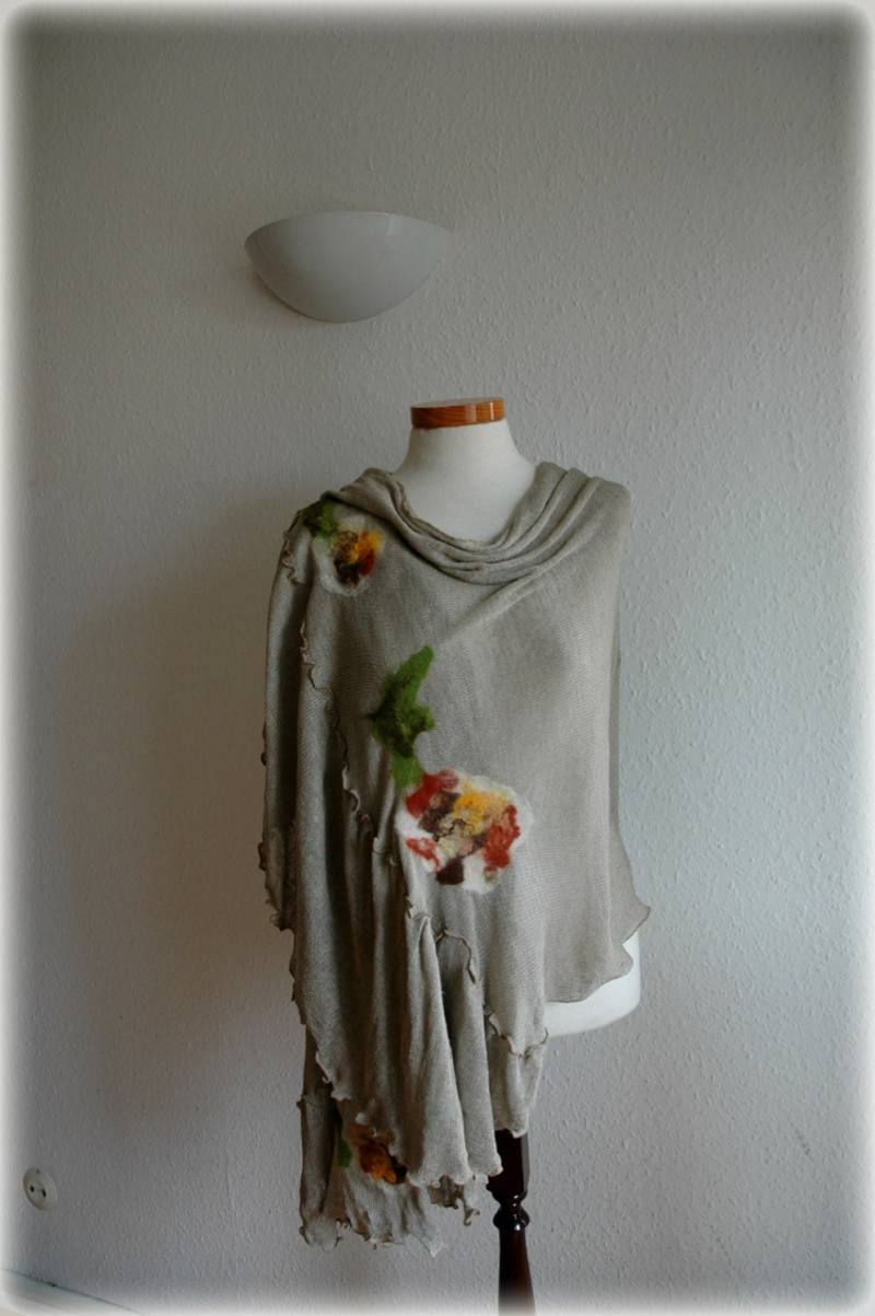 Graue Leinen Schal Handgemachte Filz Blume Applikation Fibre Art Schal von malowanelnem
