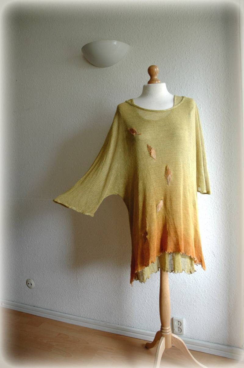 Handgefärbte Leinentunika Asymmetrisch Gestrickt Mit Blumen Applikationen von malowanelnem