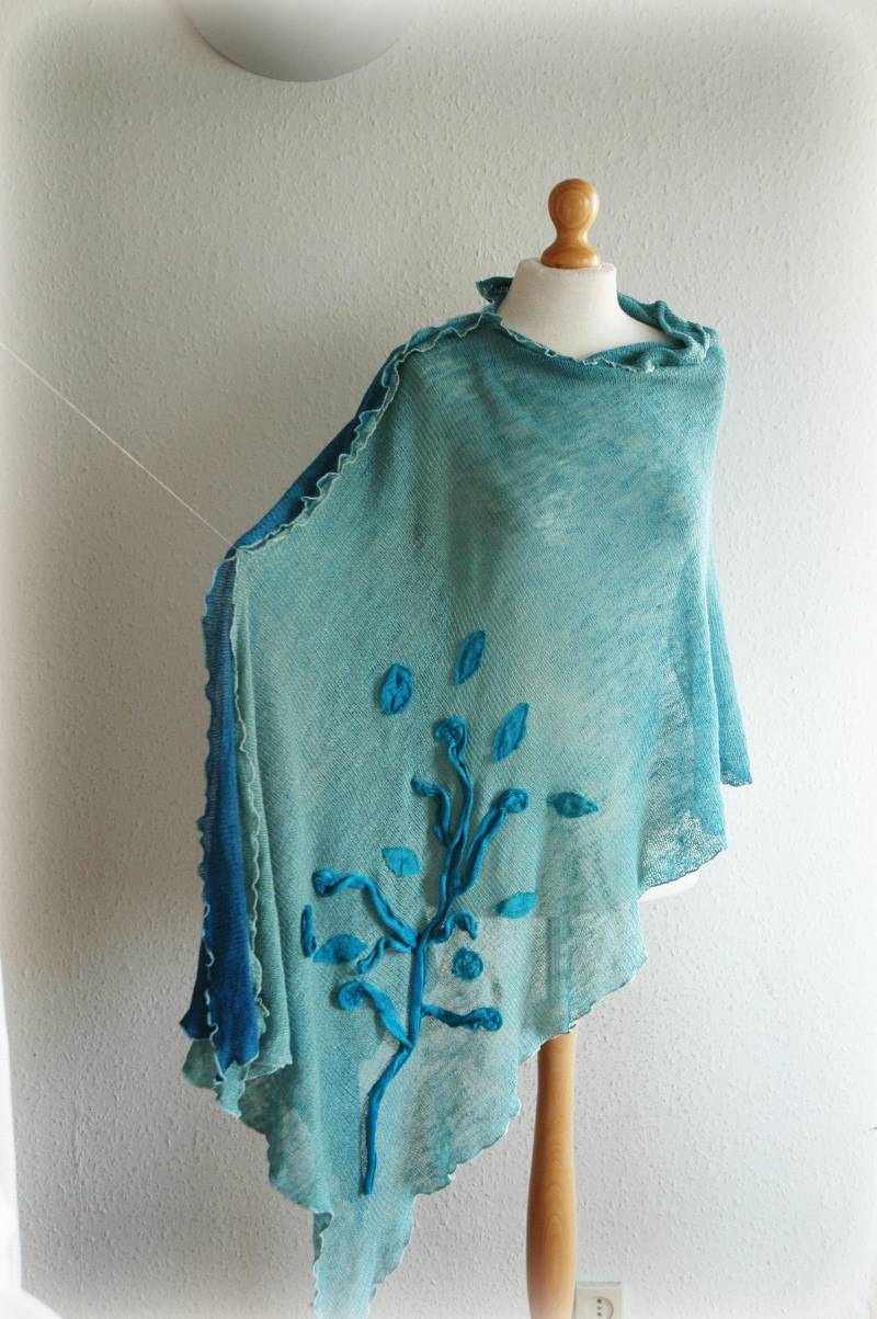 Handgefärbter Leinen Poncho Türkisfarbenes Cape Mit Applikation von malowanelnem