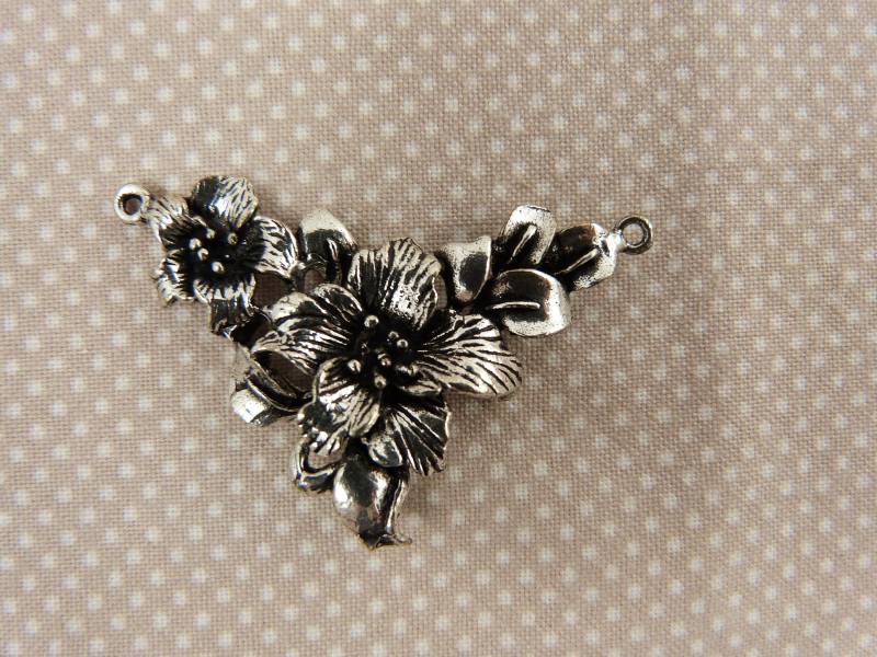 Blumenanhänger, Gealtertes Silber Blumenanhänger, Gealtertes Silber von maluneetmoi