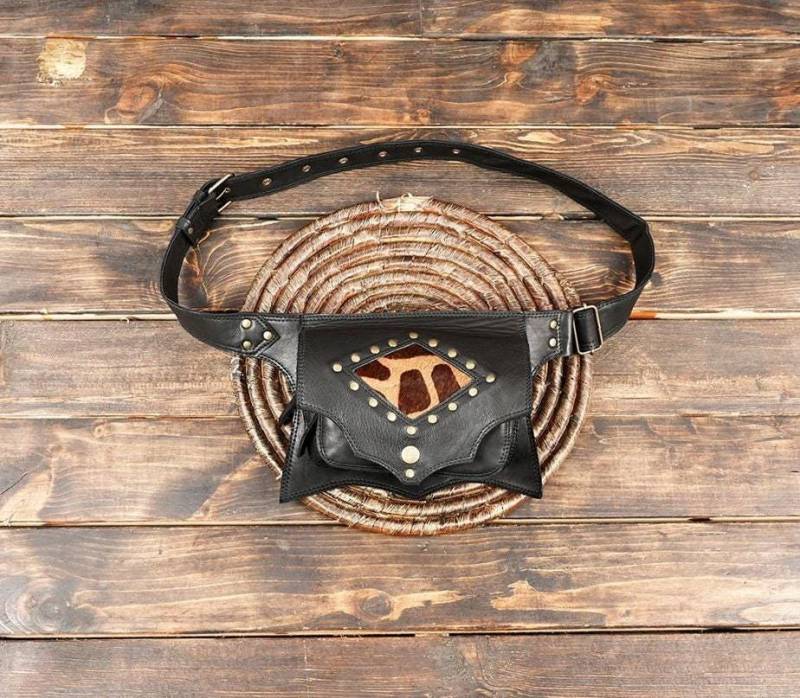 Handgefertigter Taillengürtel Aus Leder Mit Tiermotiv Festival Utensilotasche von mamaleatherbag