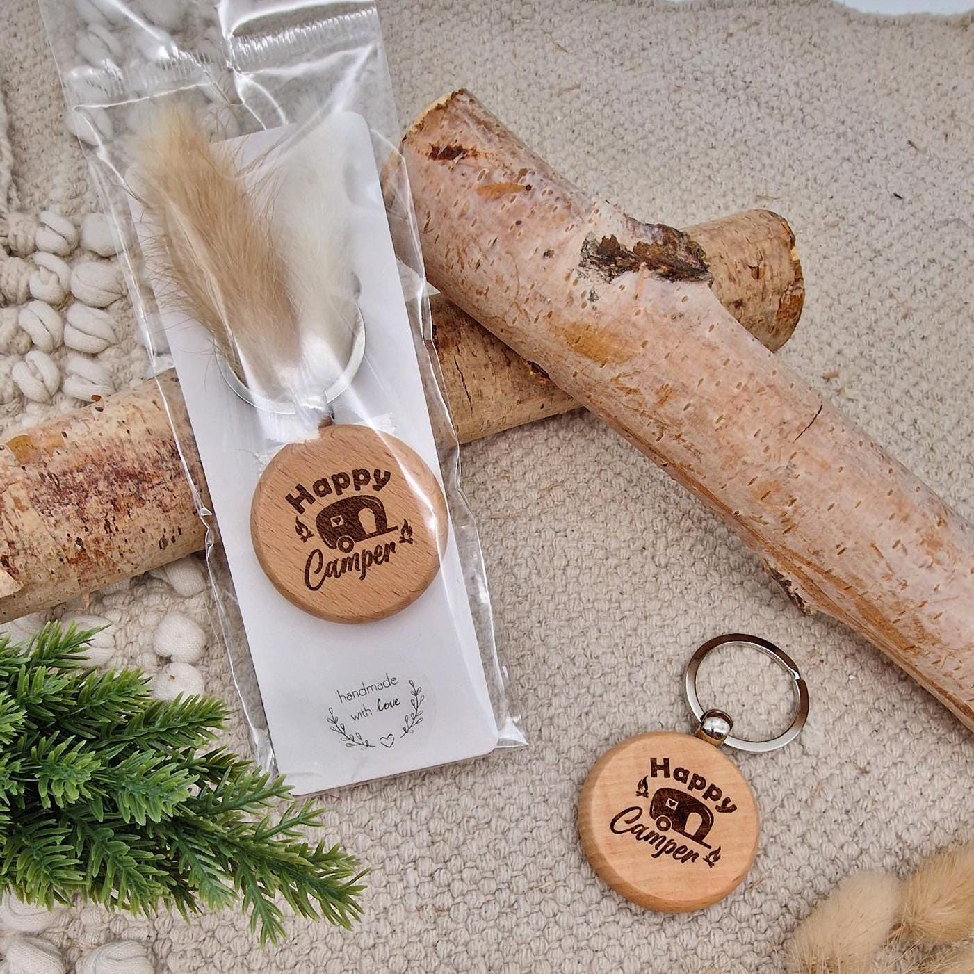 Schlüsselanhänger Happy Camper | Geschenk Camping Für Freunde Holzschlüsselanhänger Kleines Grillgeschenk von mamicoshop