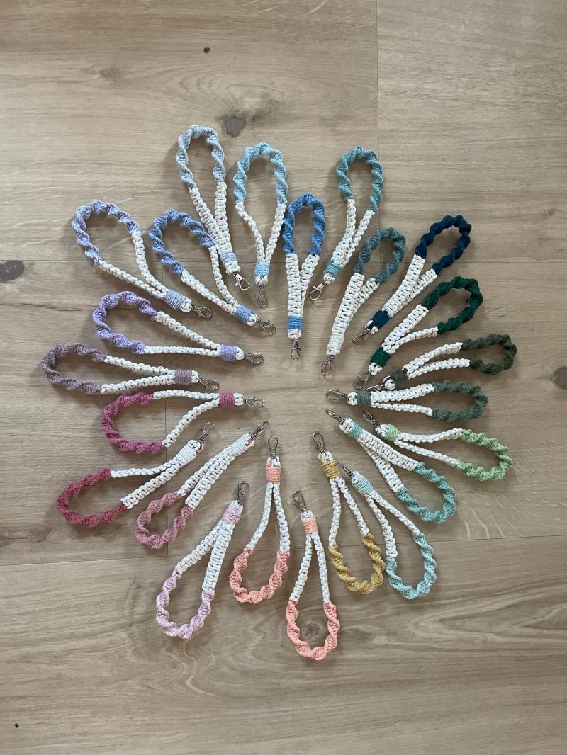 Schlüsselanhänger | Geknotet Personalisierbar Karabiner Bunt Uni Makramee 17 cm von mamiliebtschoenes