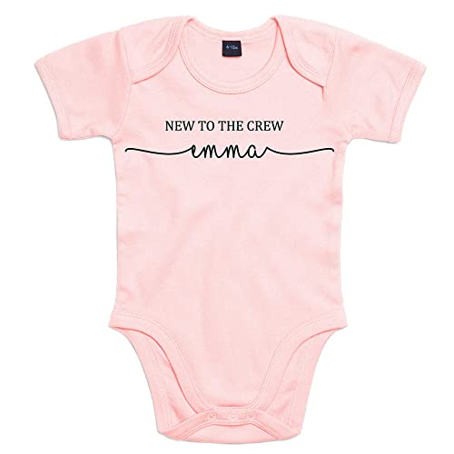 mamir home Babybody zur Geburt, Geschenk personalisiert Name - new to the crew - Baby Body Newborn (rosa, 0-3 Monate) von mamir home