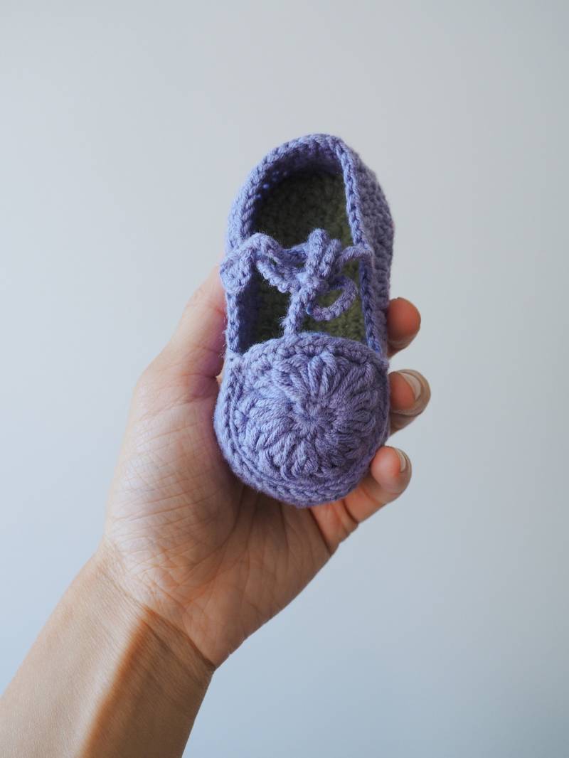 Minnows Baby Booties // Dusty Lila Babyschuhe Gehäkelt von mammothandminnow