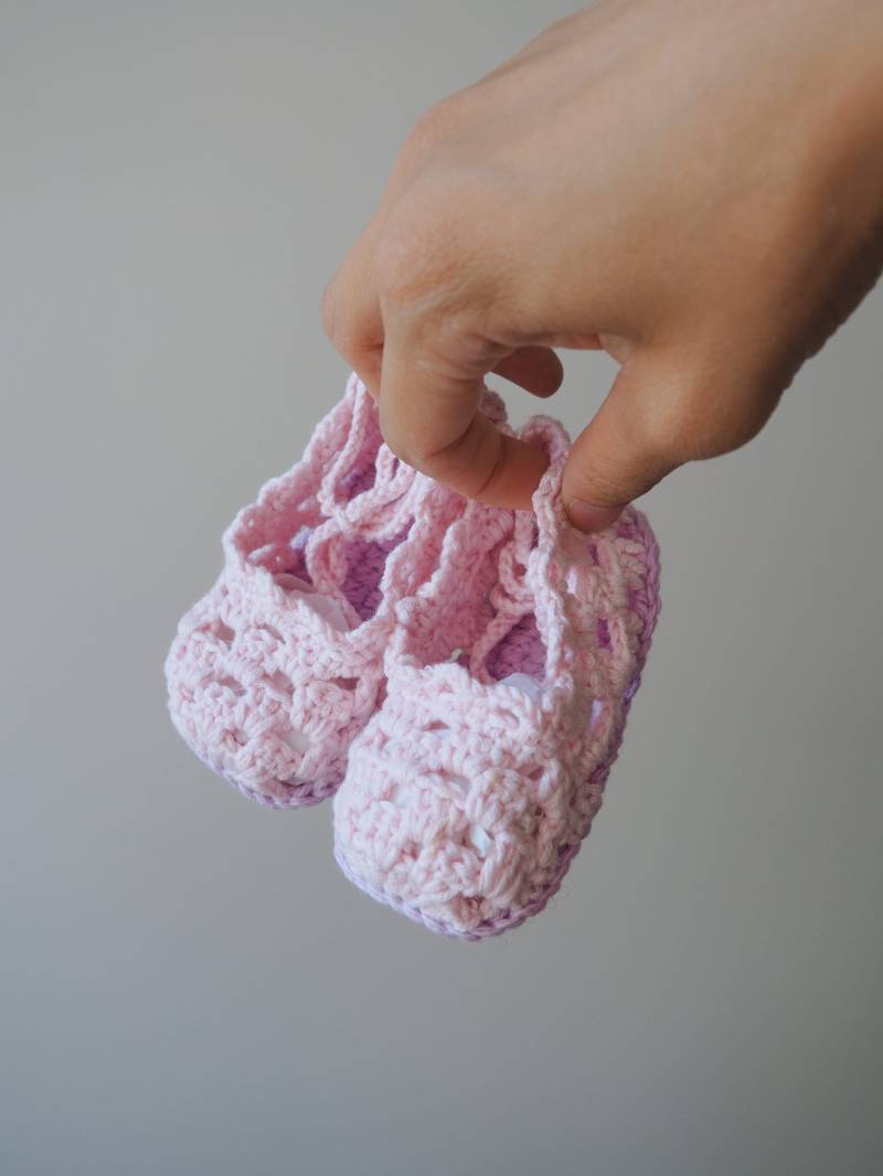 Minnows Baby Booties // Rosa Ballerinas Gehäkelte Babyschuhe von mammothandminnow