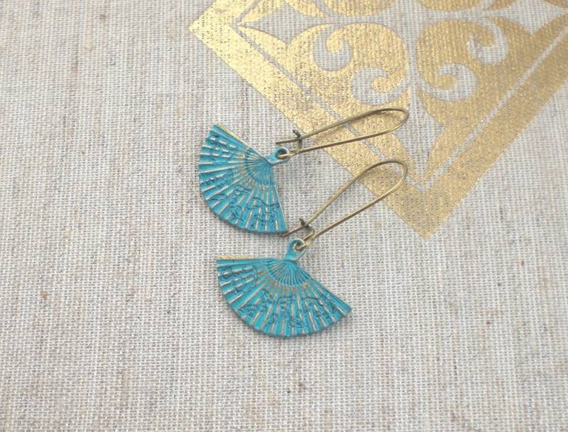 Vintage Ohrringe Messing Patiniert - Ohrhänger Verdigris Fächer Türkis Grün Patina Brisur | M908 von manameadesign