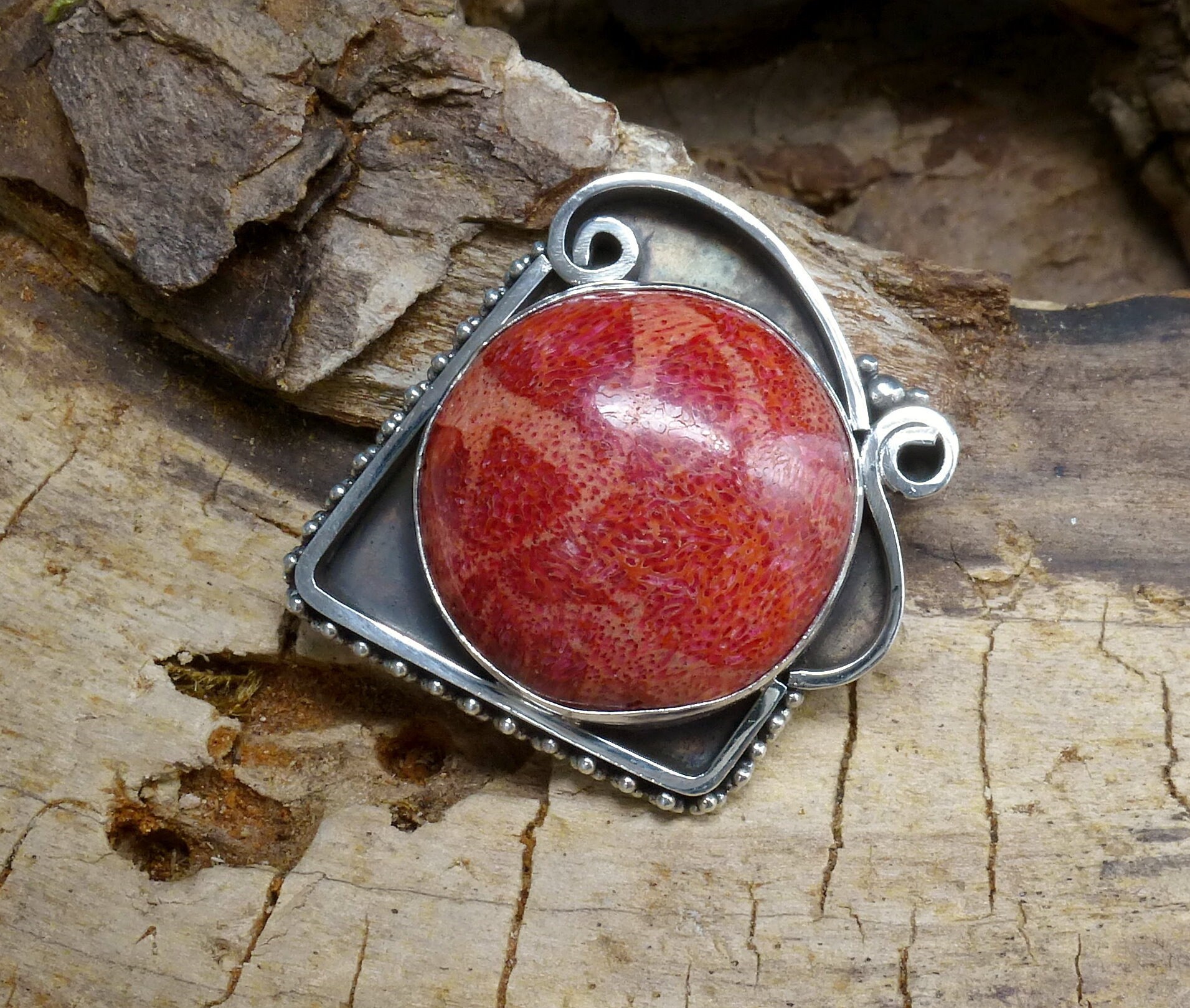 Korallen Brosche Mit Silber 925 Fassung - Coral Brooch With Silver Setting von manihikishop