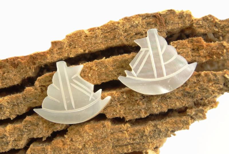 Perlmutt Ohrstecker Segelboote - Mother Of Pearl Stud Earrings Sailboats von manihikishop