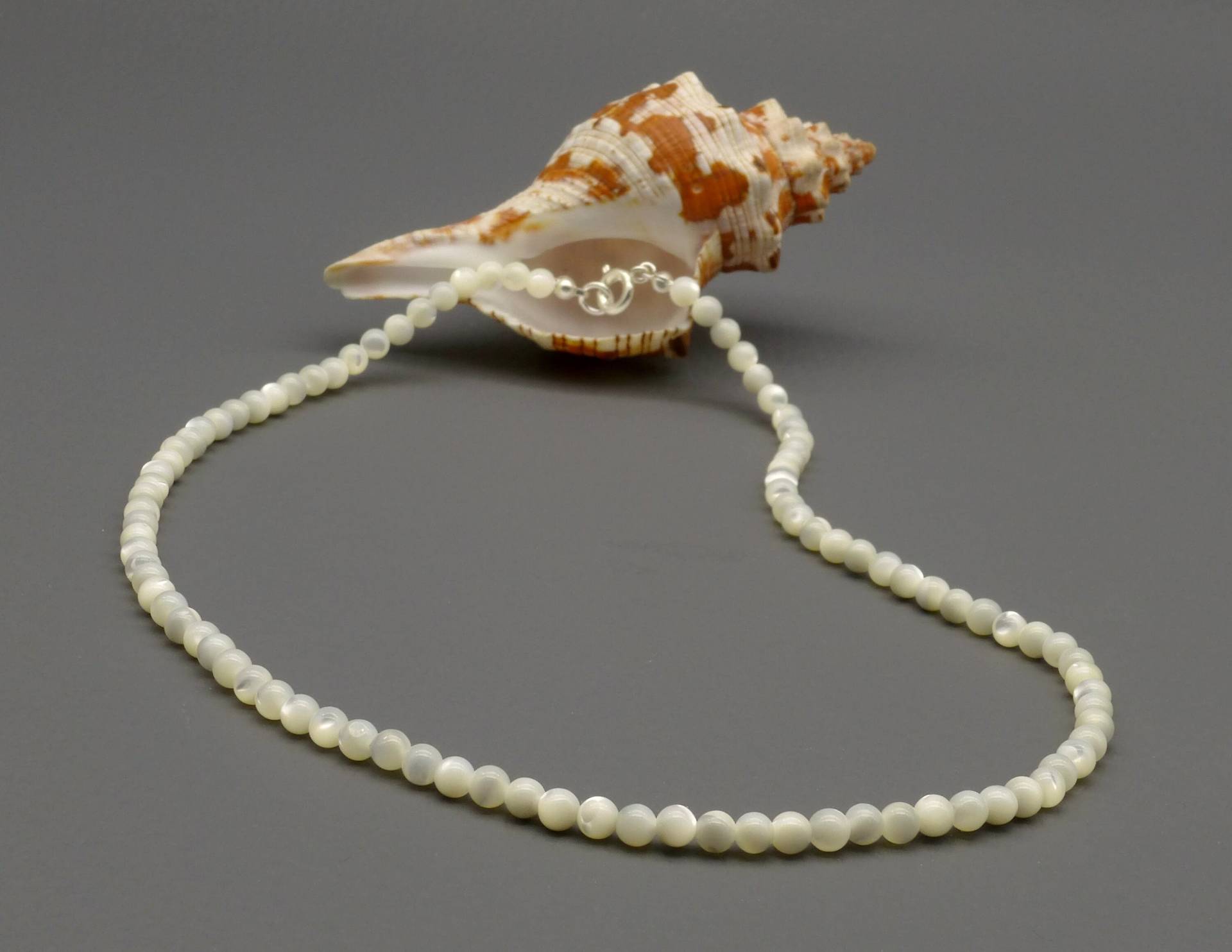 Perlmuttkette 42cm - Mother Of Pearl Necklace 16, 5 Inches von manihikishop