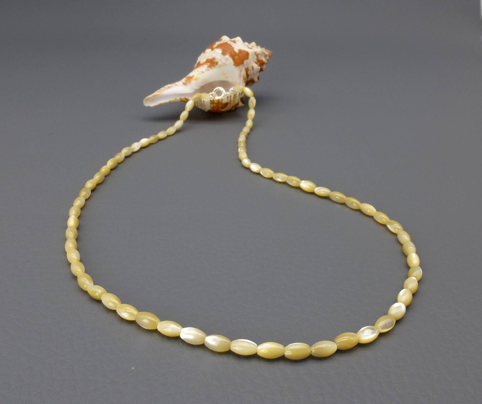 Perlmuttkette 45cm - Mother Of Pearl Necklace 17, 7 Inches von manihikishop