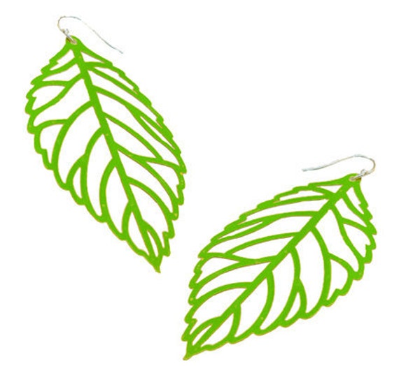 Emaillierte Filigrane Blatt Ohrringe in Grünen Apfel von mannmadedesigns