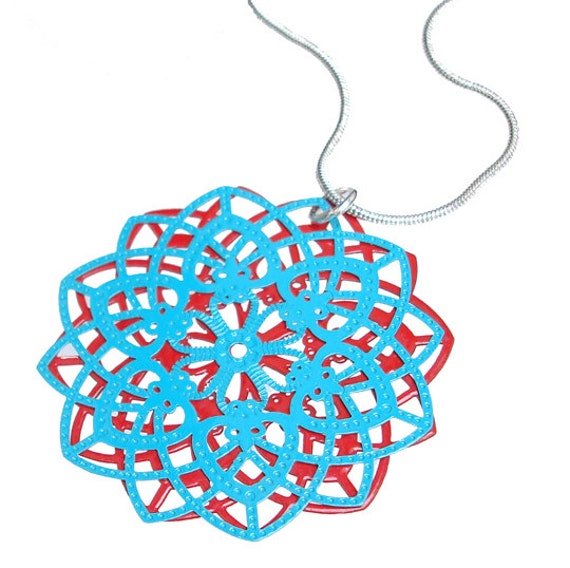 Spirograph Edelstahl Anhänger in Aqua/Rot von mannmadedesigns