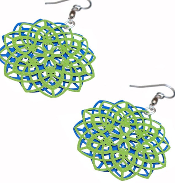 Spirograph-Edelstahl-Ohrringe in Apfel Grün/Blau von mannmadedesigns