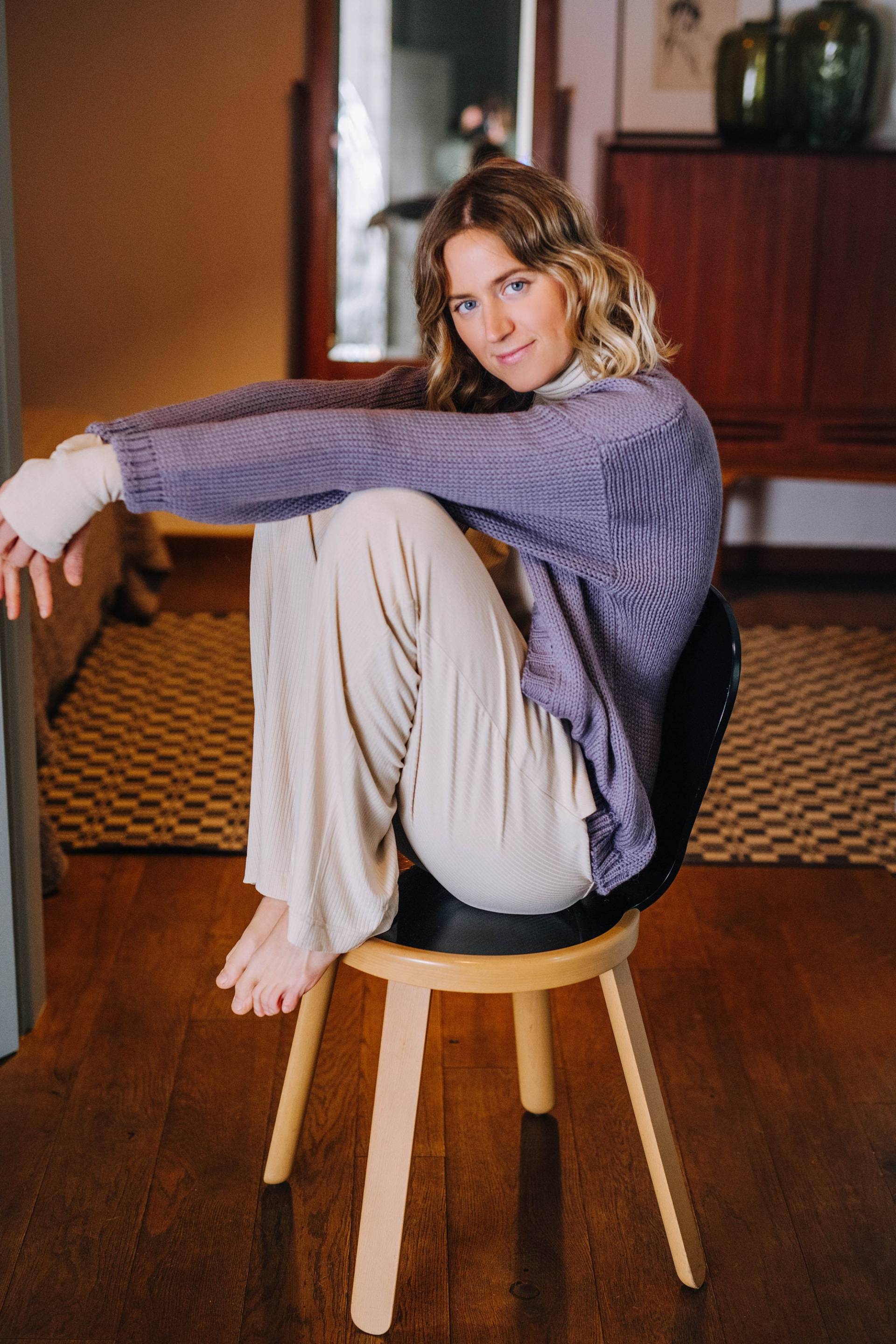 Alaska Strickjacke - Oversized Grobstrick Lockere Pullover Lila Schafwolle Offene Front von mantaikotai