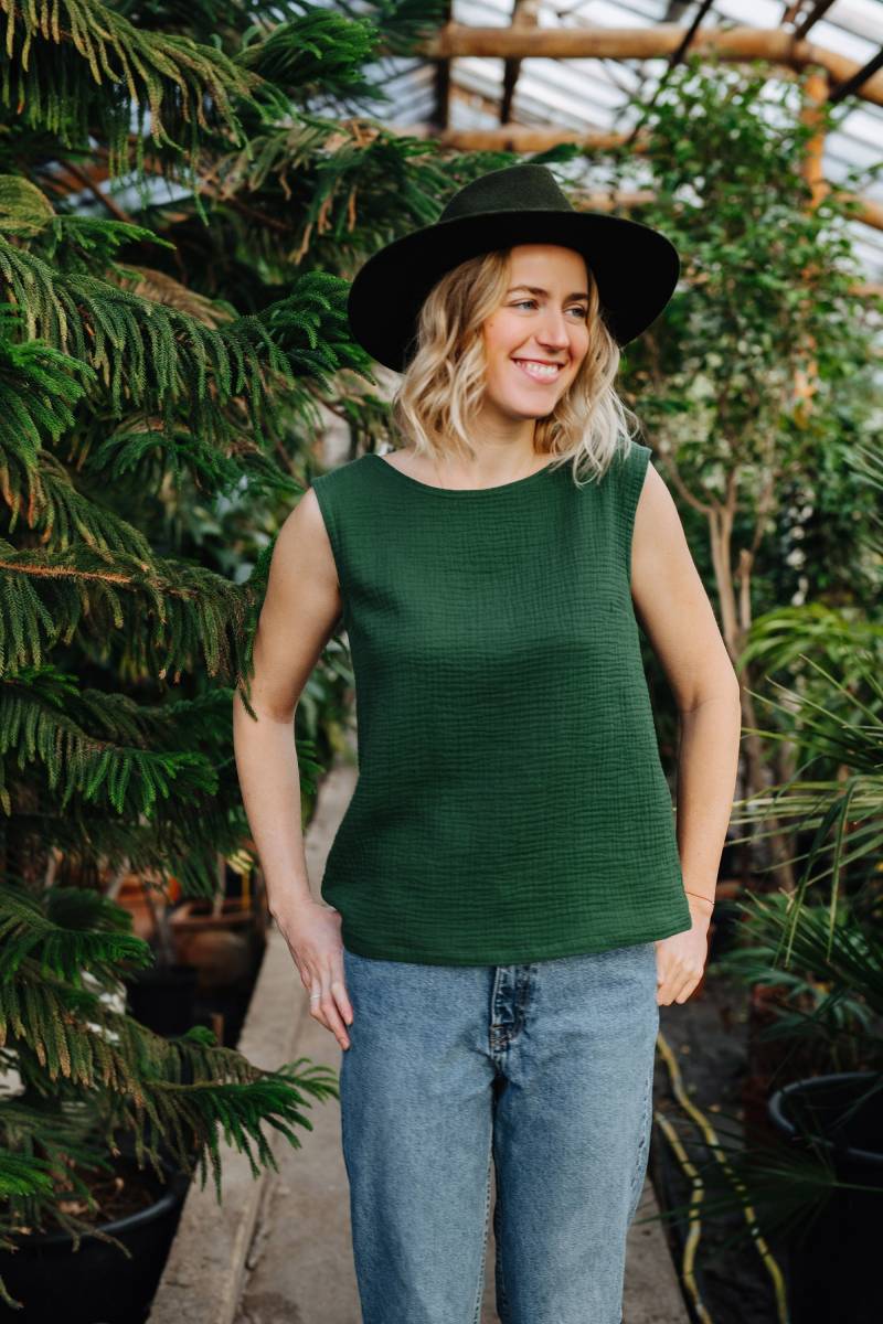 Astra Top, Sommer Grünes Frauen Shirt, Doppel Gaze Baumwolle Ärmelloses Musselin Bluse Aus Bio-Baumwolle, Weiches Top von mantaikotai