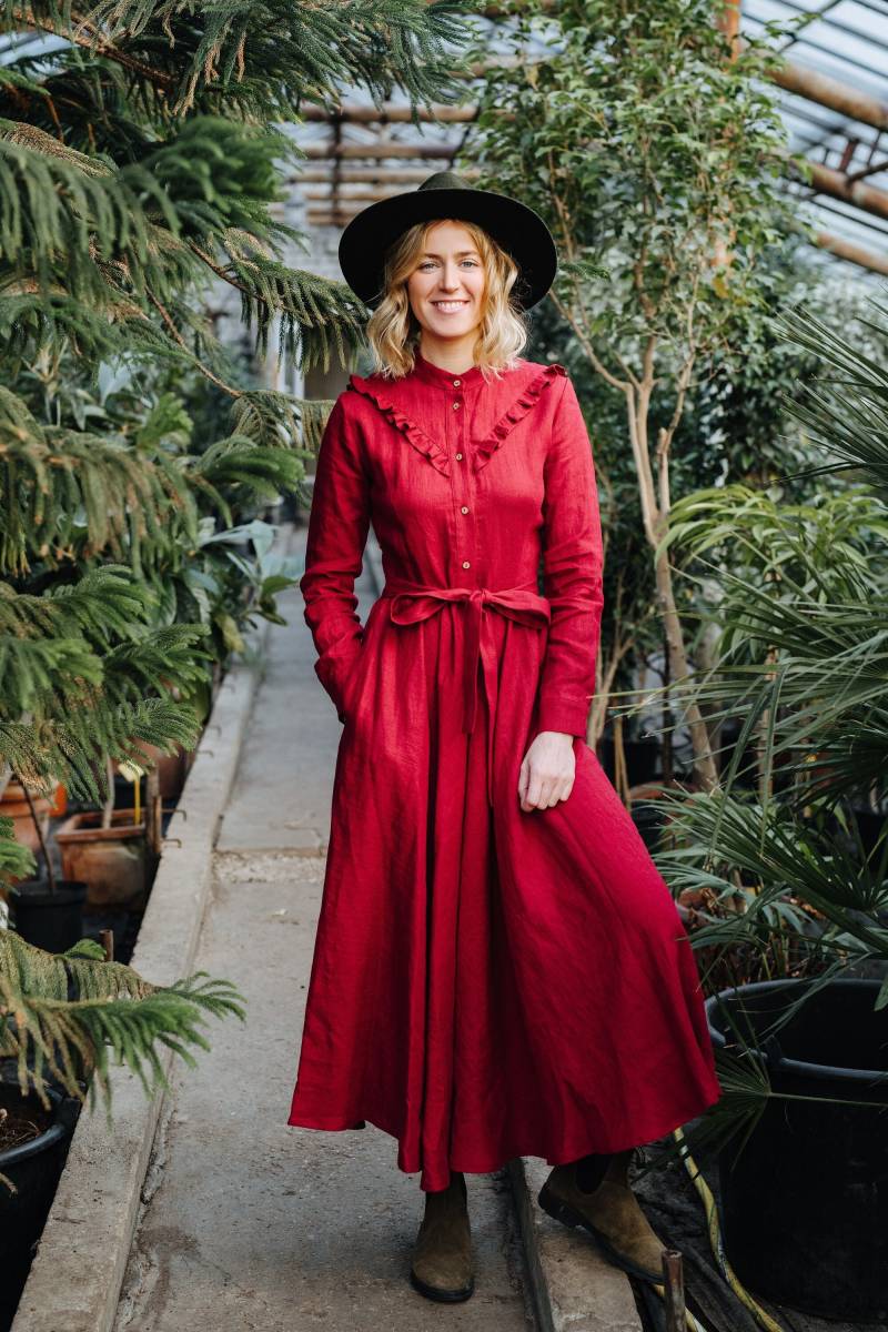 Daisy Kleid - Weinrotes Leinenkleid Langes Boho Breiter Rock Langarm Damenkleid von mantaikotai