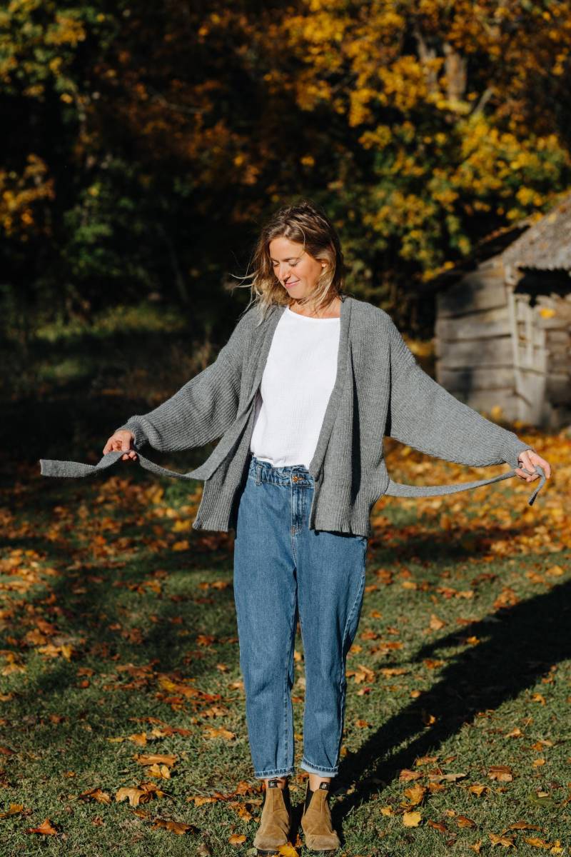 Ely Strickjacke, Alpaka Woll-Strickjacke, Grauer Wollpullover, Gemütliche Winter-Strickjacke, Übergroße Woll-Strickjacke von mantaikotai