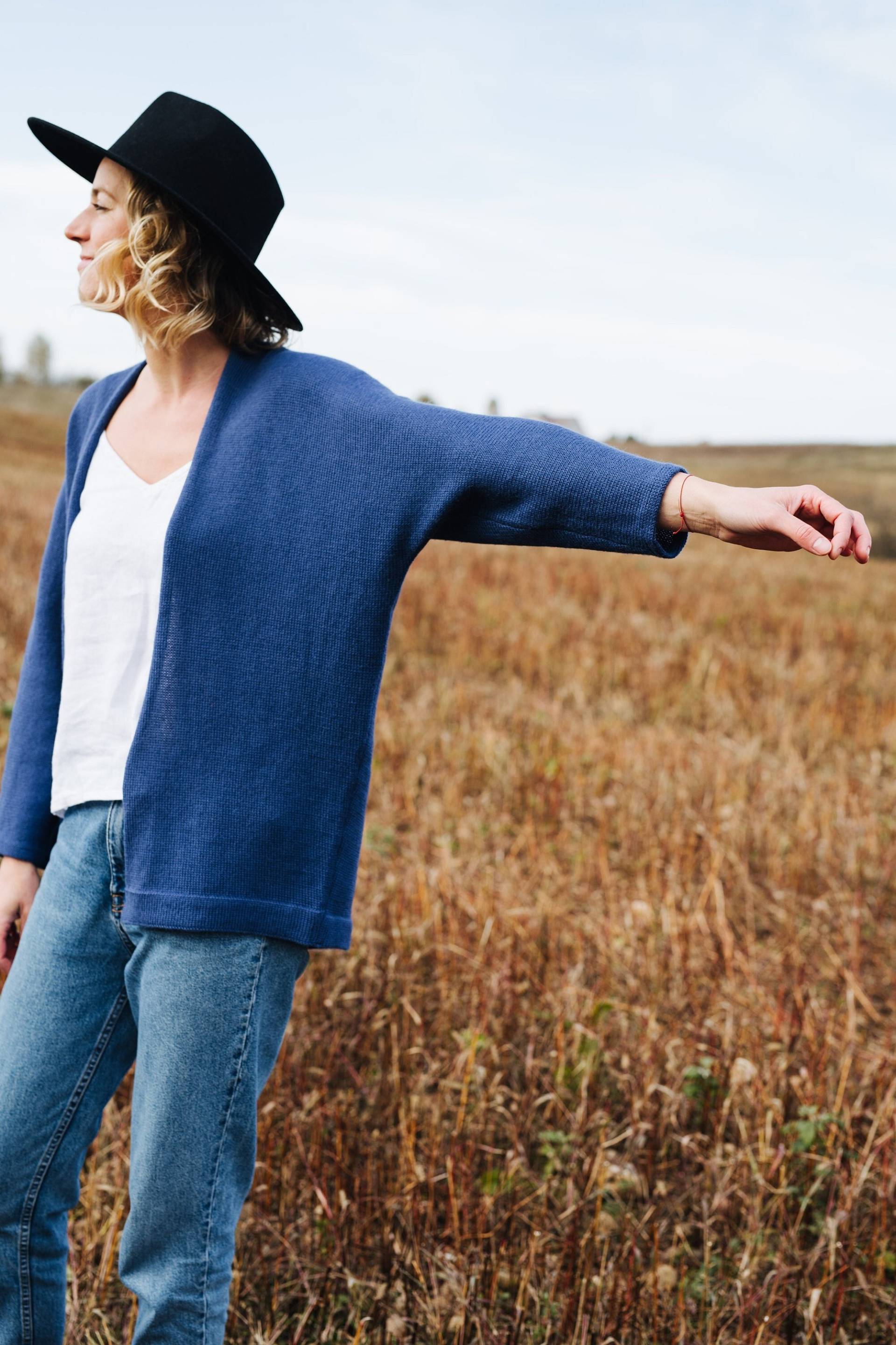 Fluss Strickjacke, Alpaka Wolle Frauen Blaue Winter Pullover, Boho Handgestrickte Pullover von mantaikotai