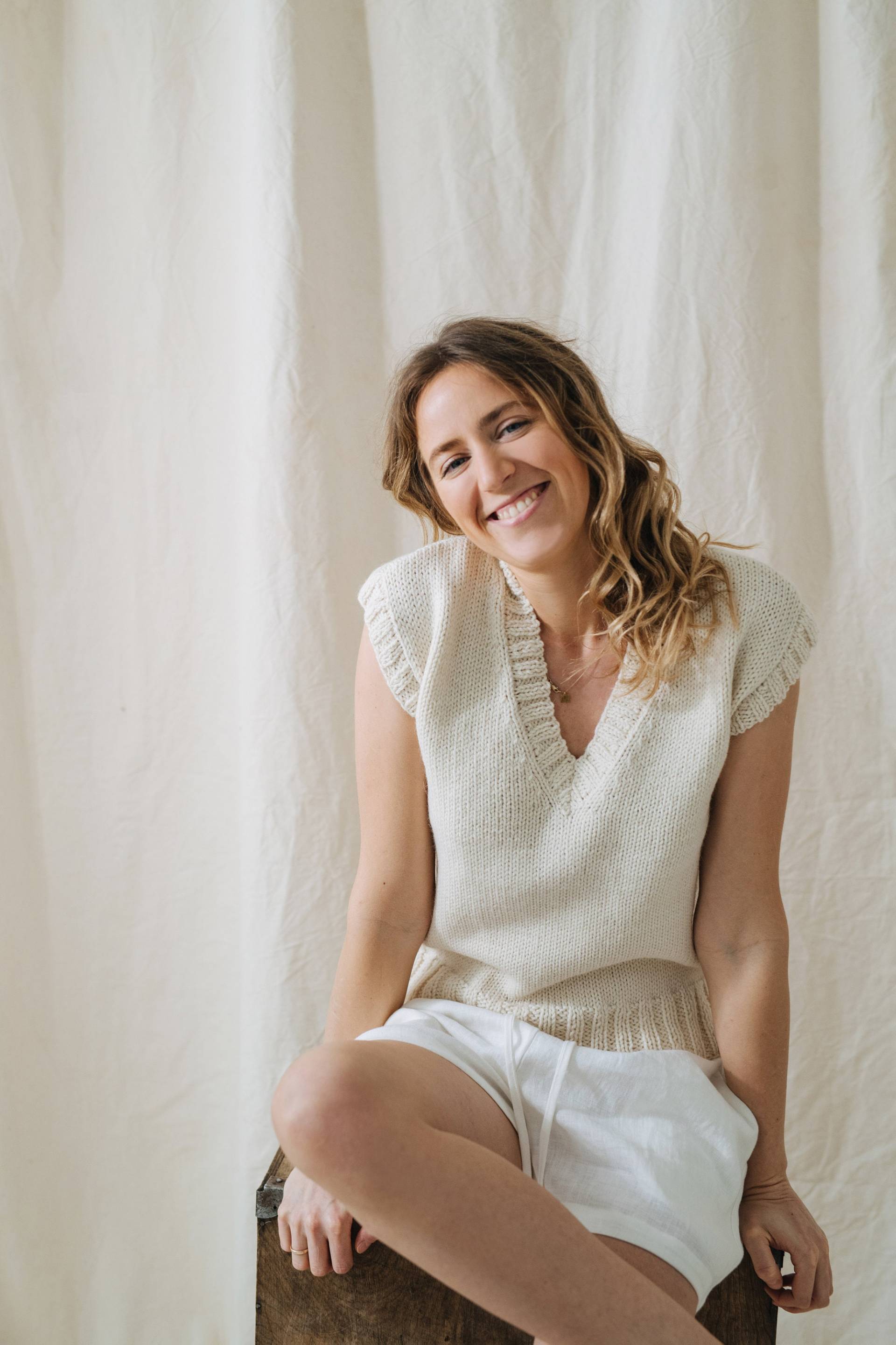 Iris Weste, Gestrickte Wollweste, Weiße V-Ausschnitt Pullover, Winter Wolle Chunky Hand Übergroße Wollweste von mantaikotai